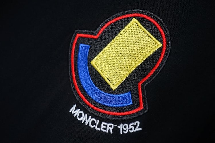 【Moncler 】（モンクレール）男女兼用、ご好評に付き再入荷！