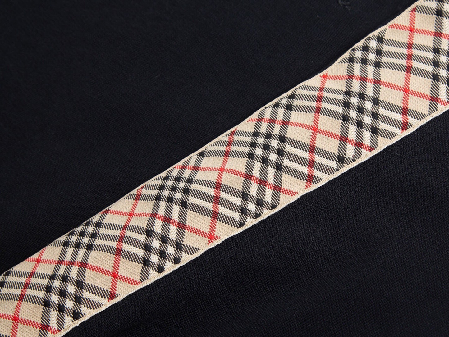 【BURBERRY】刺繍長袖 T シャツ