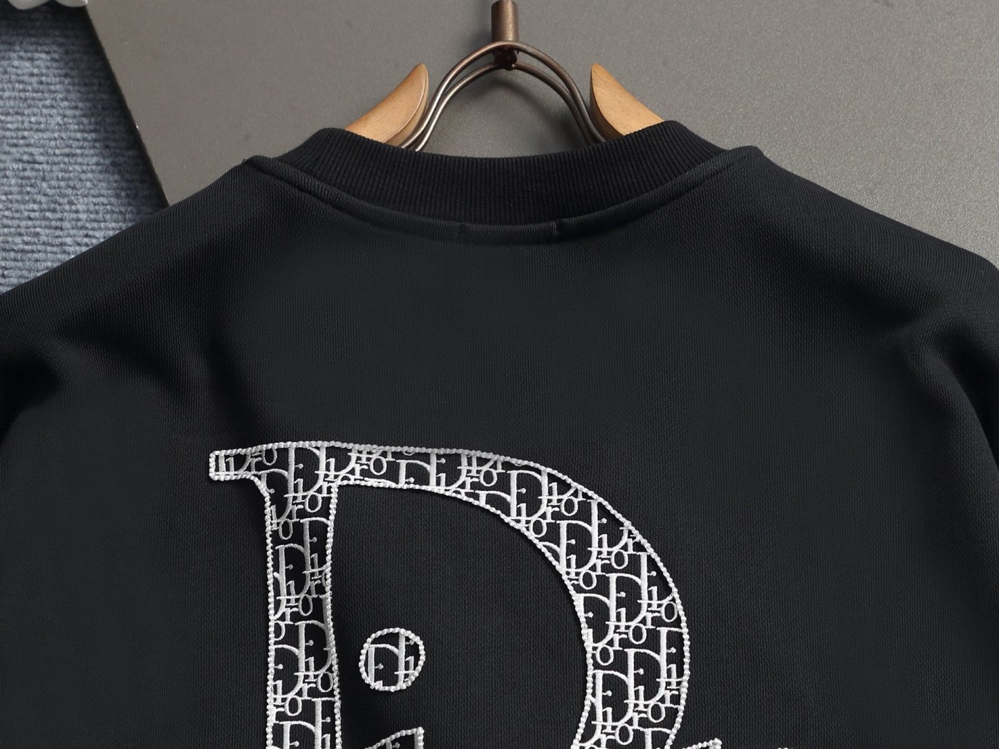 【DIOR】刺繍長袖 T シャツ