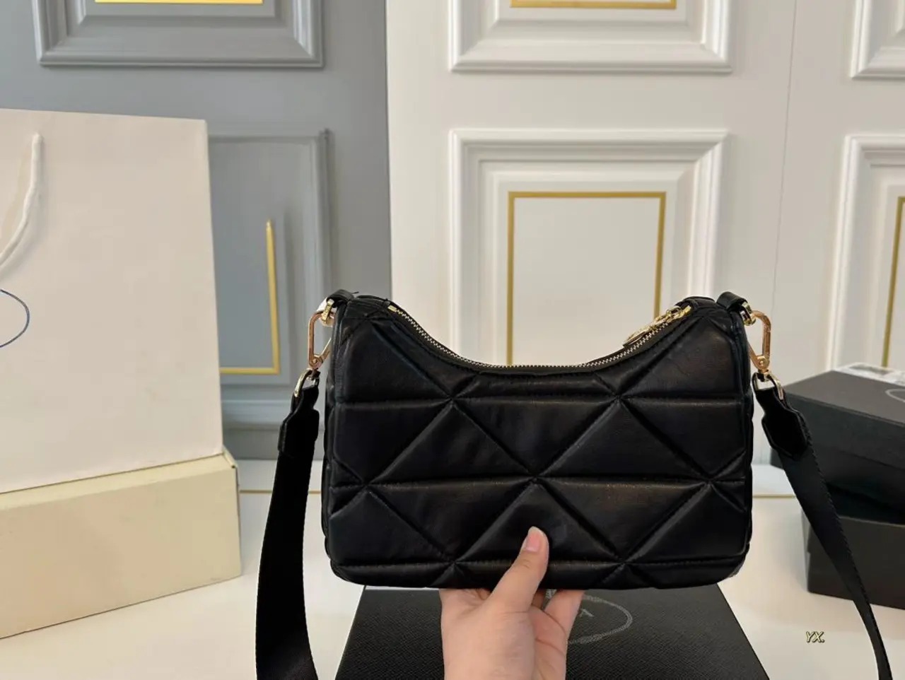 【PRADA 公式 旗艦店】プラダ 斜めがけバッグ 当日出荷 好評に付き再入荷！26*13CM 240719