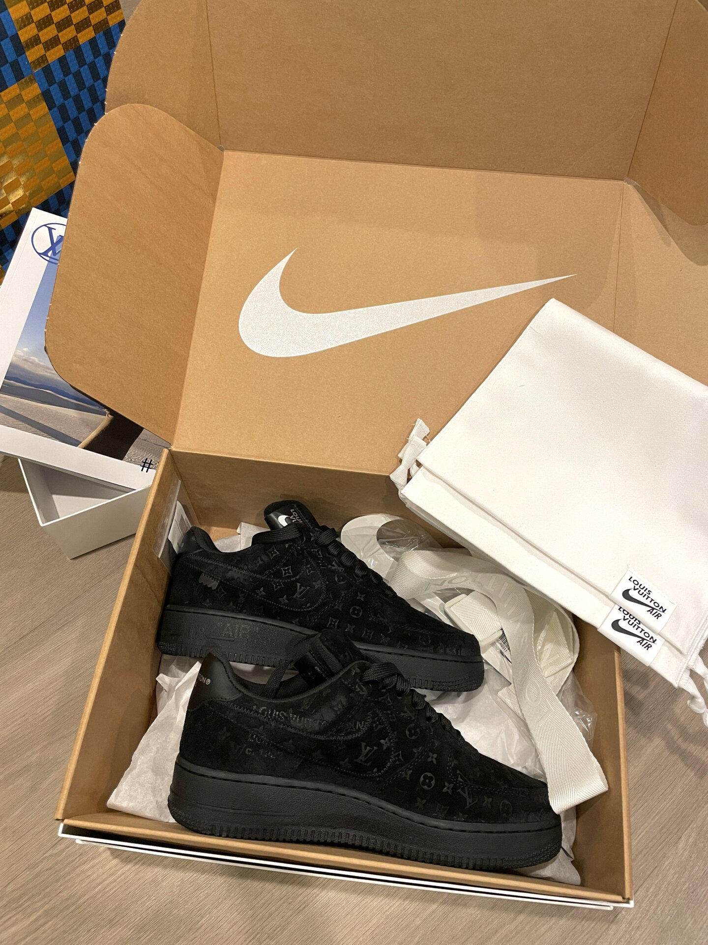 【Louis Vuitton x Nike】コラボ Air Force 1 Low & Pilot Case Black【日本未入荷】♪超入手困難