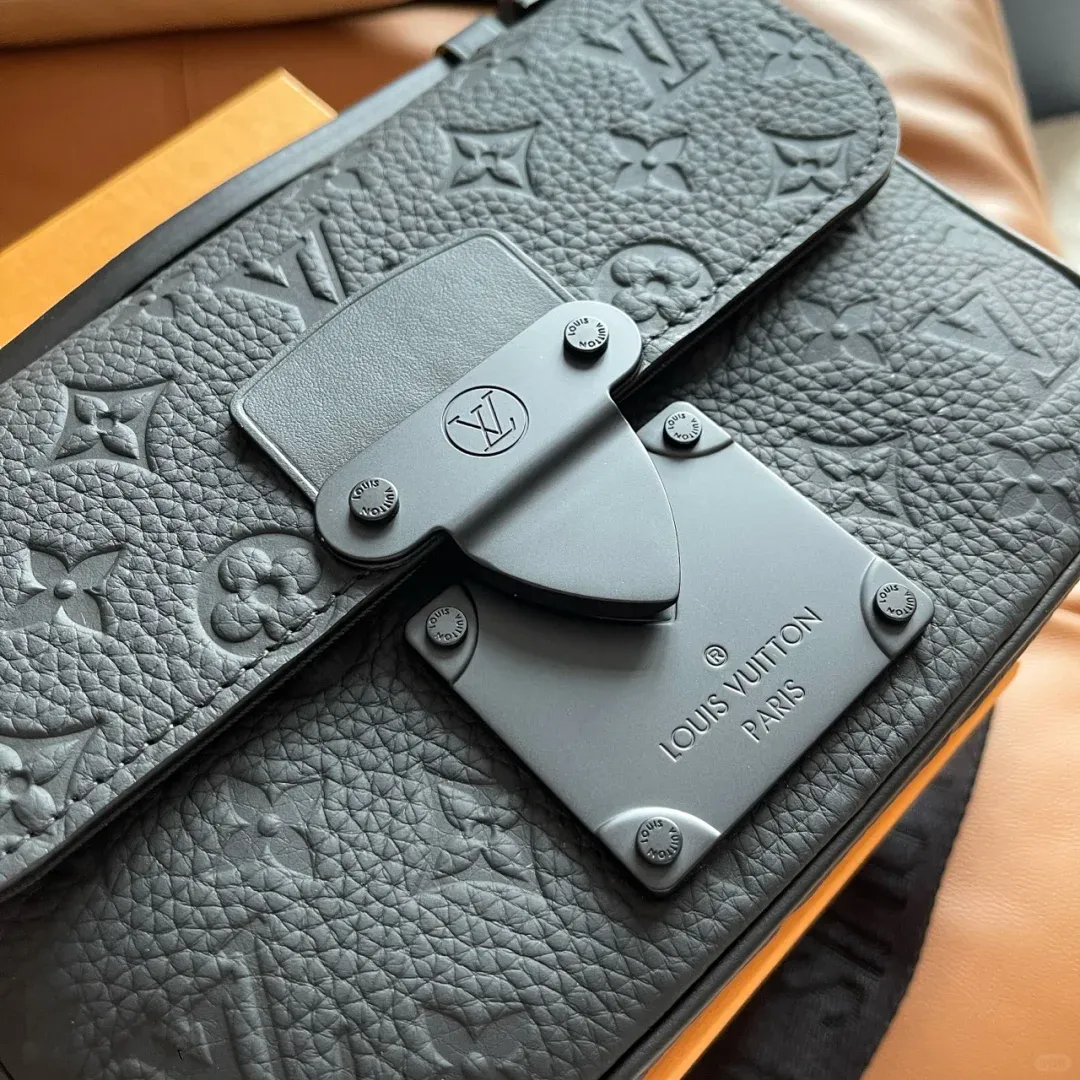 LOUIS VUITTON LVメンズバッグ06