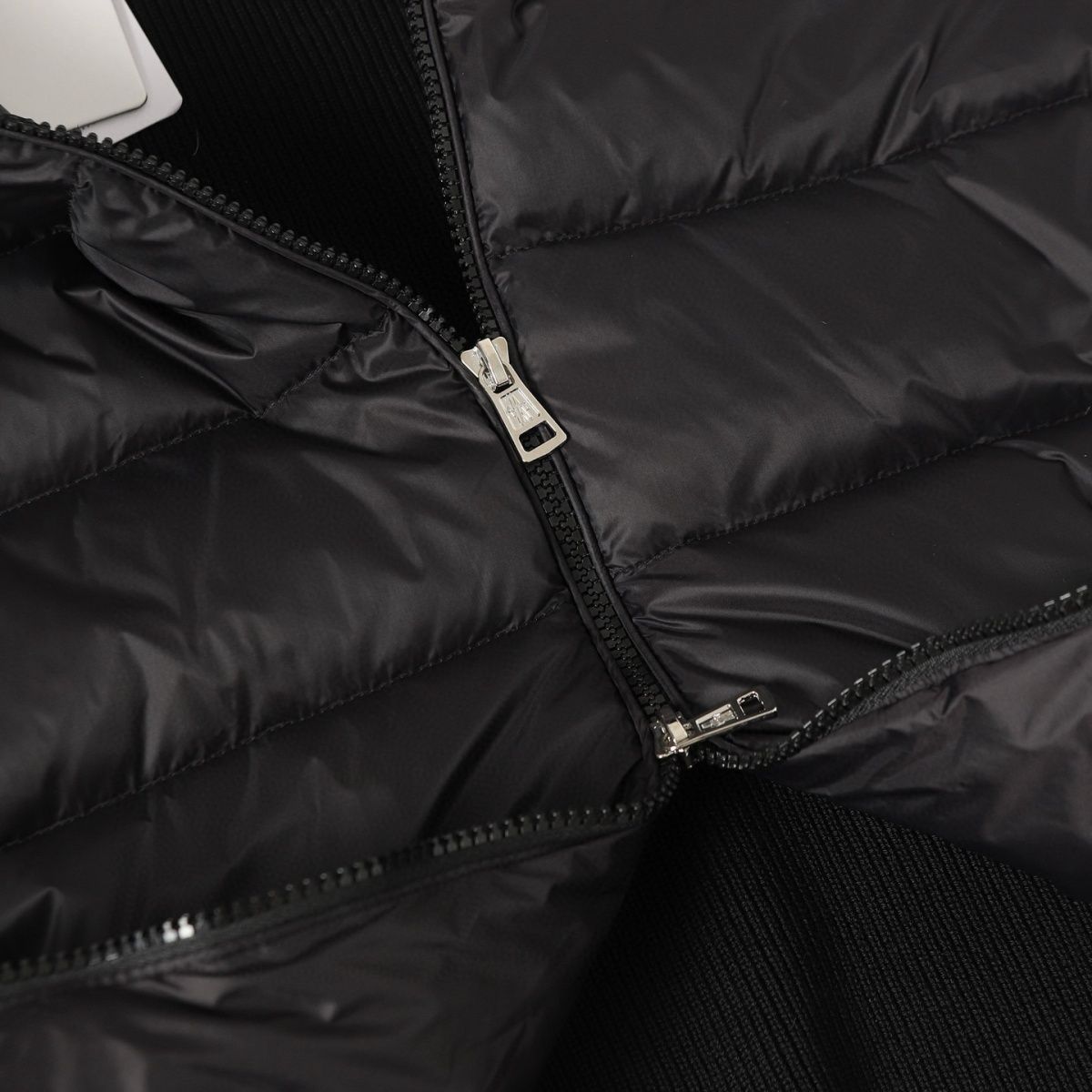 【MONCLER公式 旗艦店】モンクレール ダウンジャケット、ご好評に付き再入荷！