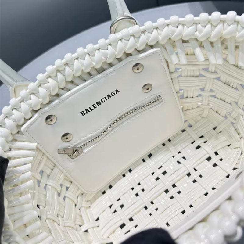 Balenciaga BISTRO XXS ストラップ付きバスケット ホワイト6780282IE3Y9000