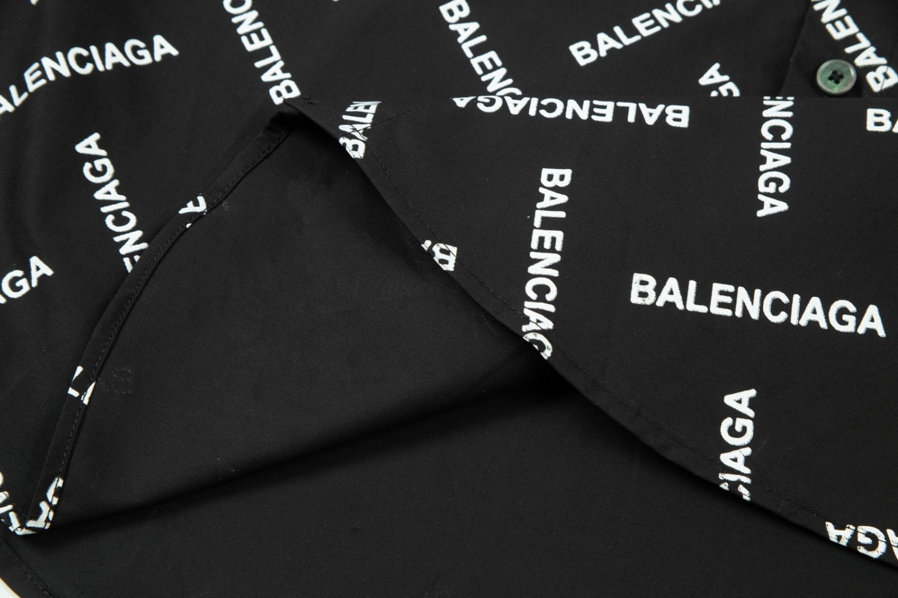 【BALENCIAGA 公式旗艦店】バレンシアガ シャツ ご好評に付き再入荷 240715