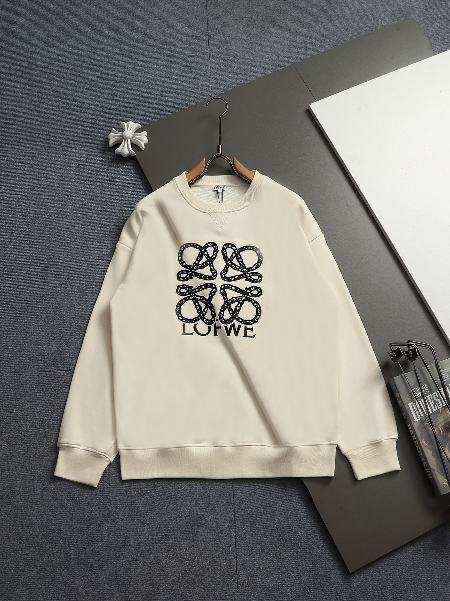 【LOEWE】刺繍長袖 T シャツ