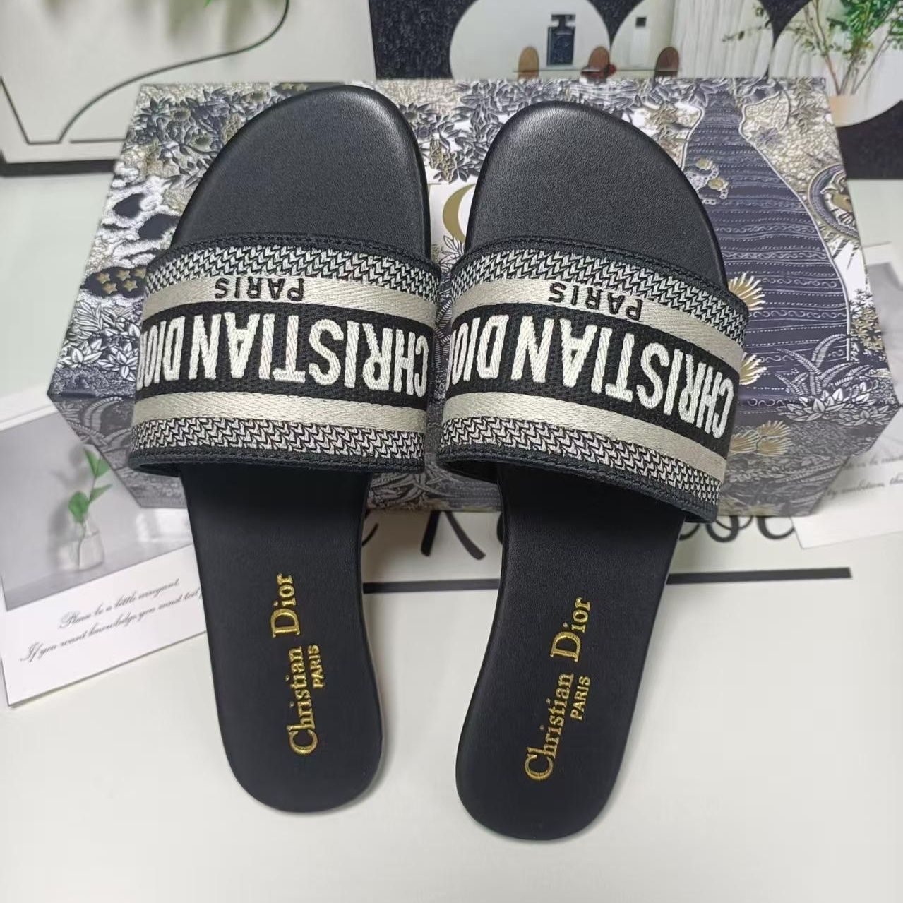 DIOR 人気サンダル