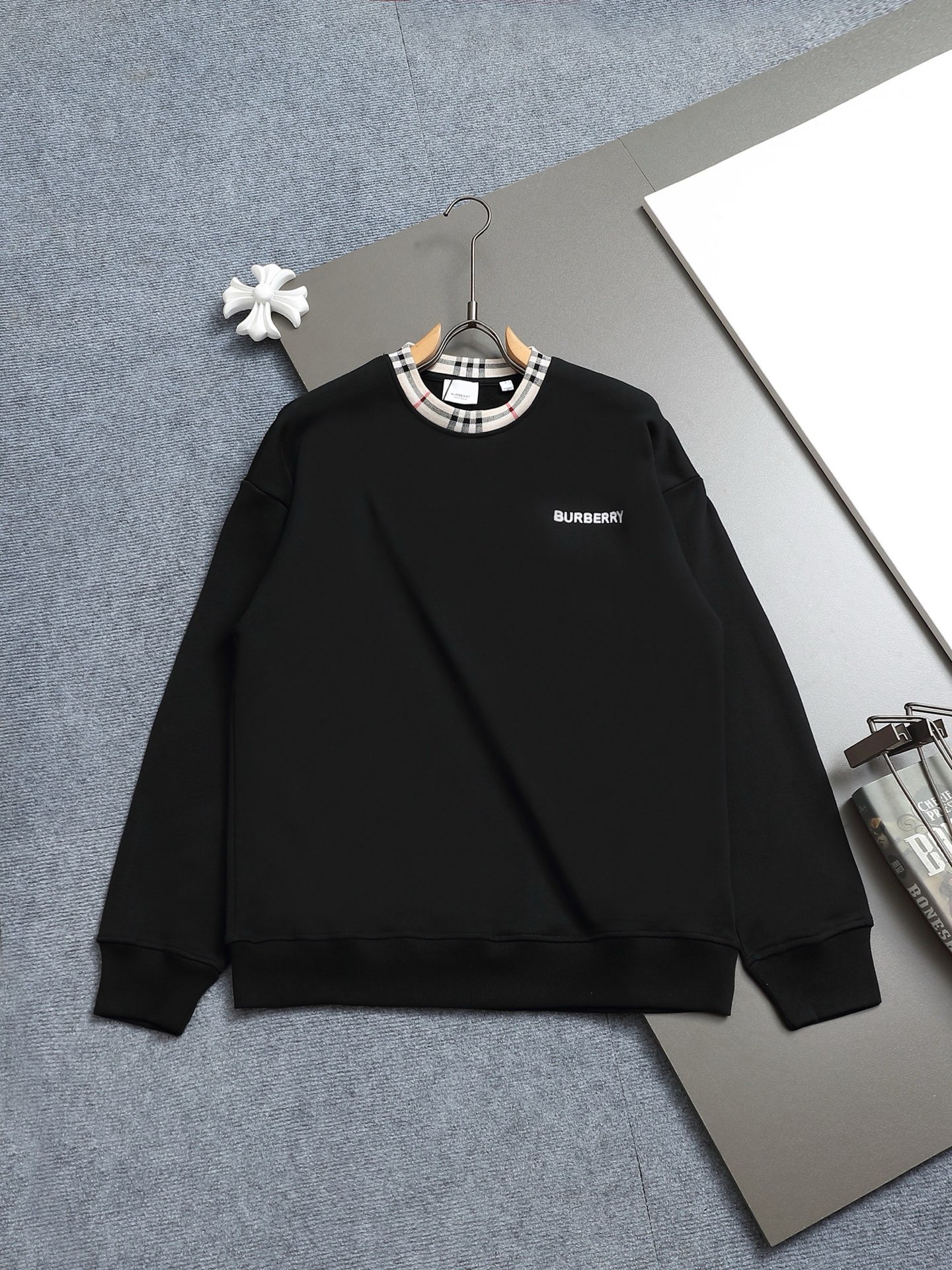【BURBERRY】刺繍長袖 T シャツ