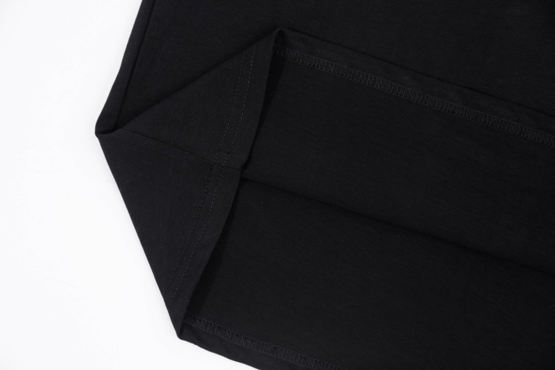 【Gucci 】（グッチ）Tシャツ 男女兼用、ご好評に付き再入荷！