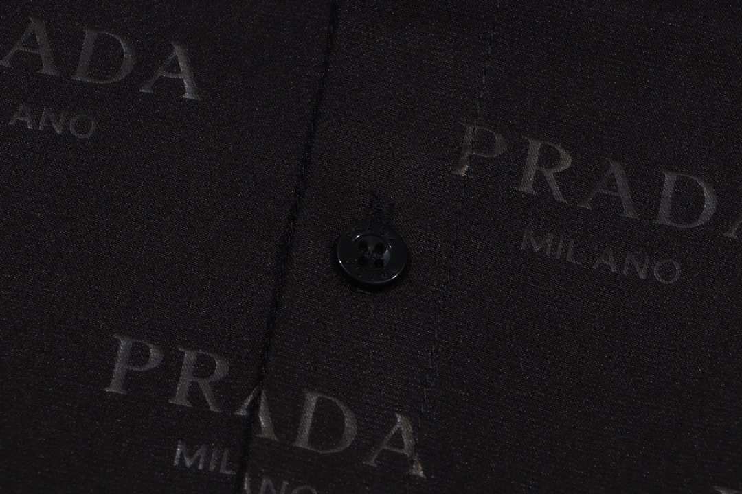 【PRADA 公式旗艦店】プラダ シャツ ご好評に付き再入荷 240803