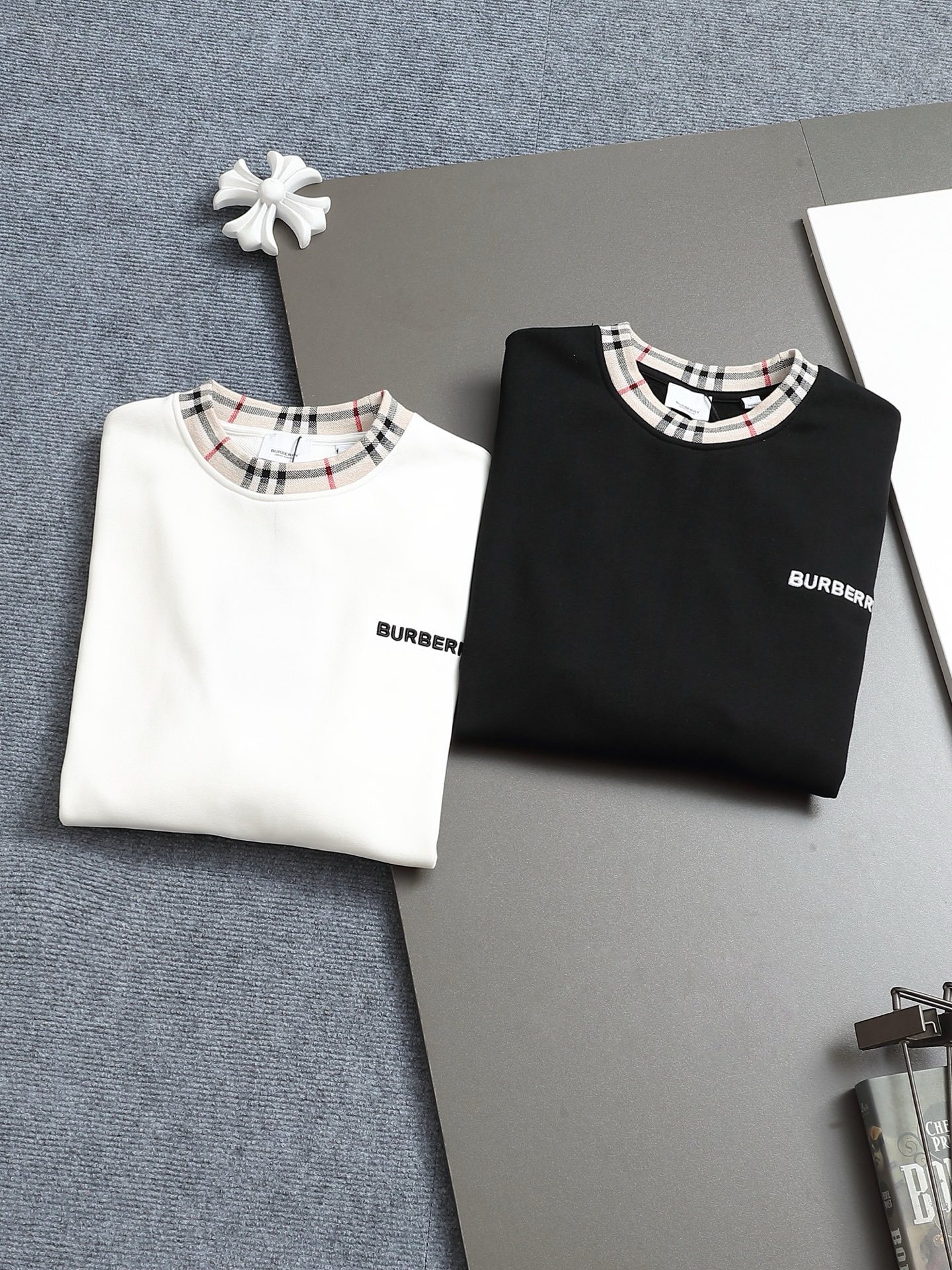 【BURBERRY】刺繍長袖 T シャツ