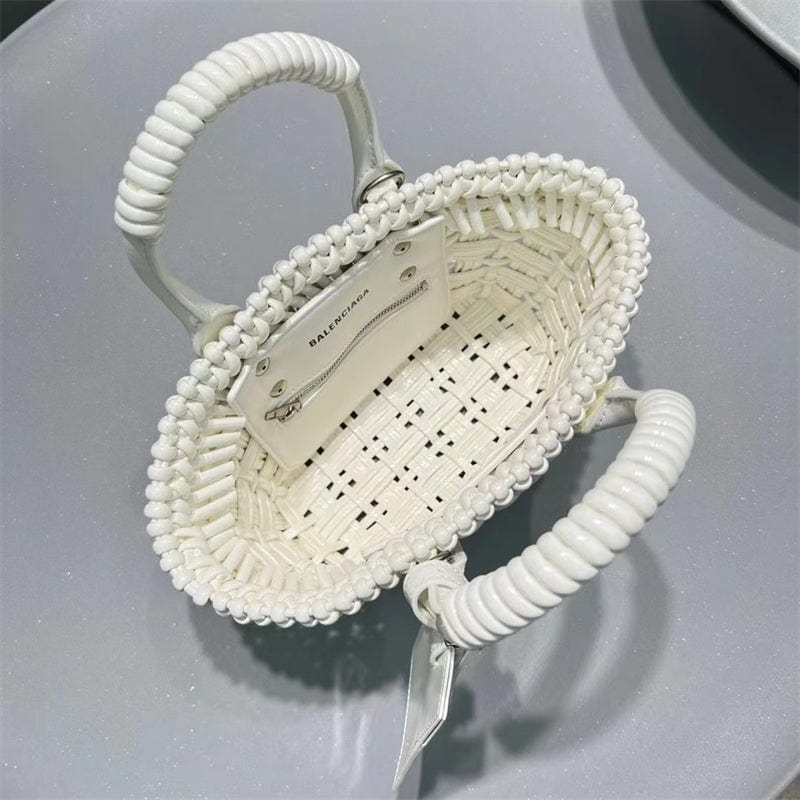 Balenciaga BISTRO XXS ストラップ付きバスケット ホワイト6780282IE3Y9000