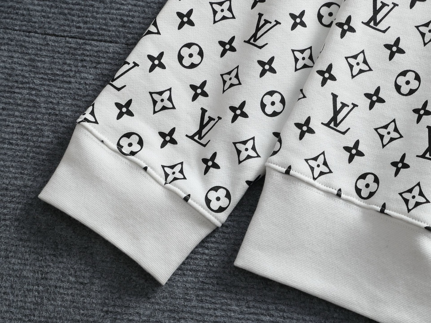【LOUIS VUITTON】長袖 T シャツ