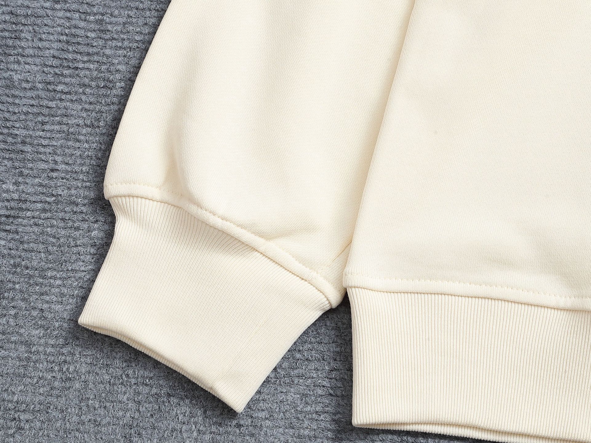 【GUCCI】刺繍長袖 T シャツ
