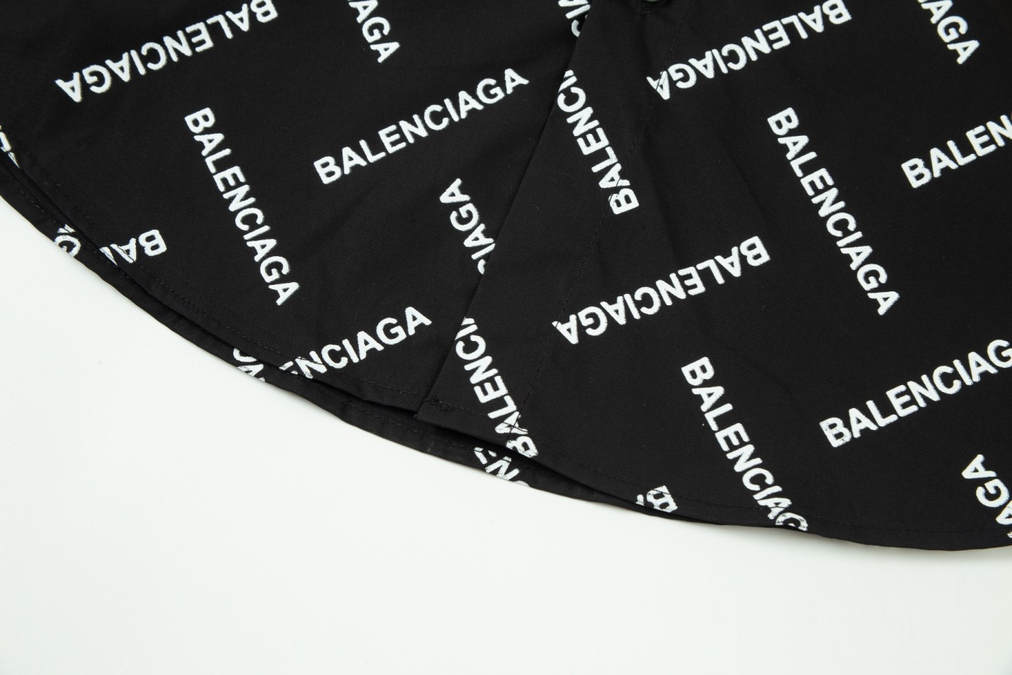 【BALENCIAGA 公式旗艦店】バレンシアガ シャツ ご好評に付き再入荷 240715