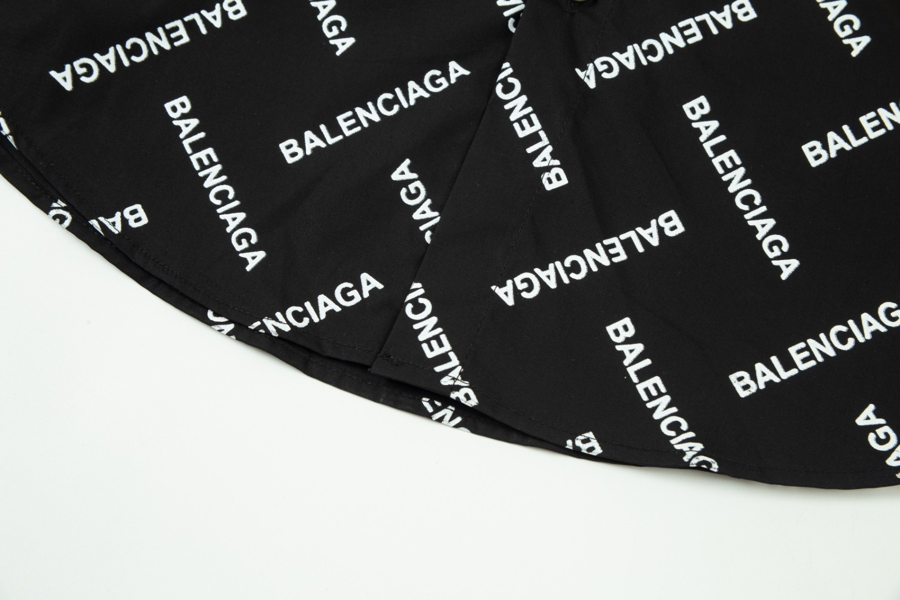 【BALENCIAGA 公式旗艦店】バレンシアガ シャツ ご好評に付き再入荷 240715