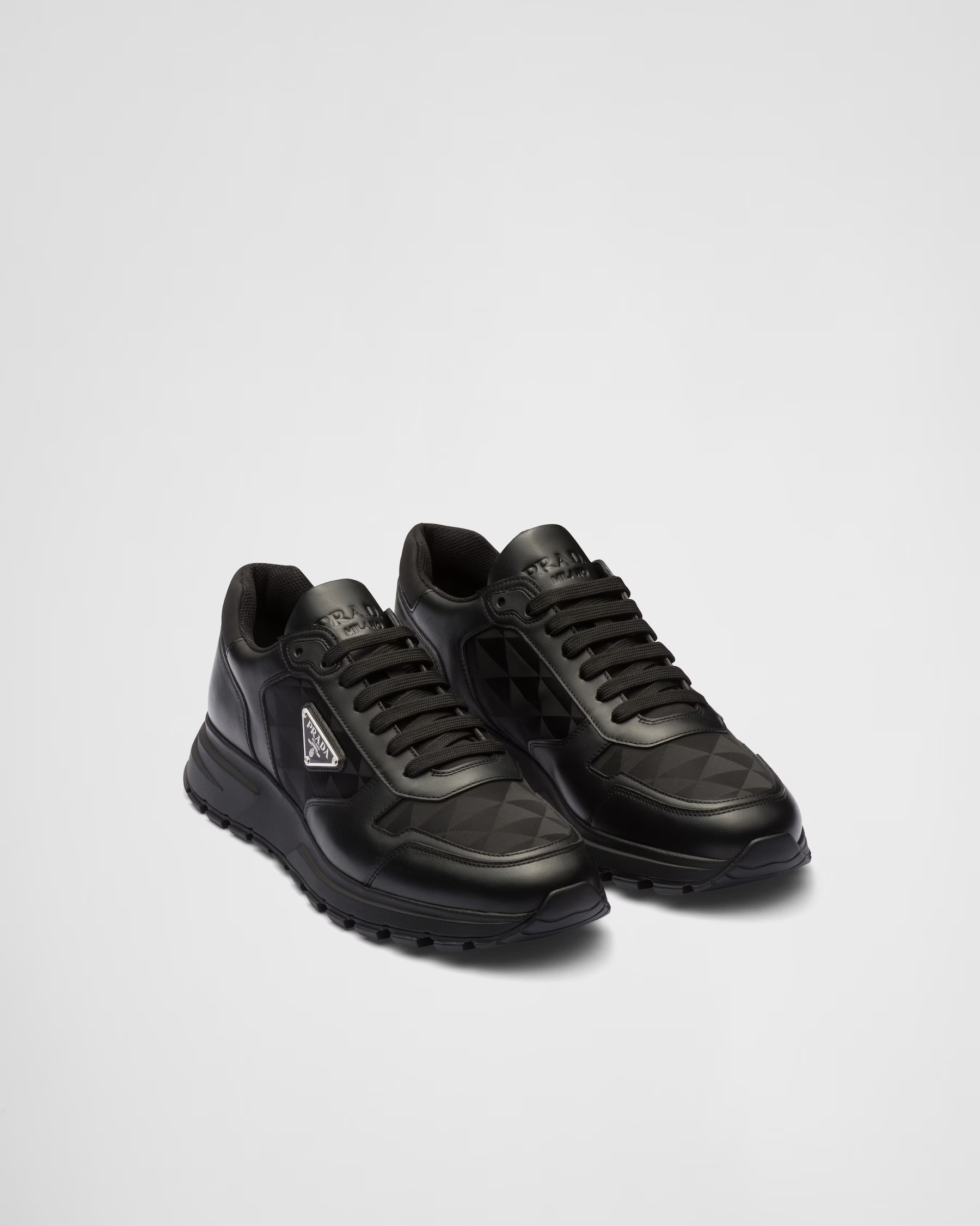 PRADA (プラダ) ロゴ トライアングルロゴ プレート ローカット スニーカー