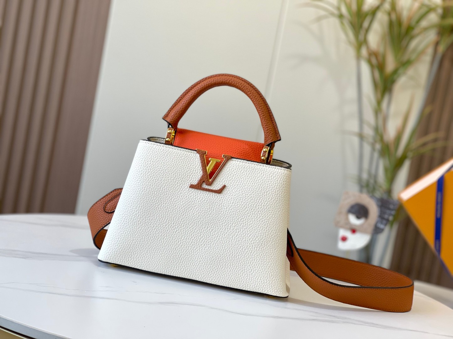LOUIS VUITTON ルイヴィトン CAPUCINES クロスボディバッグ M57518