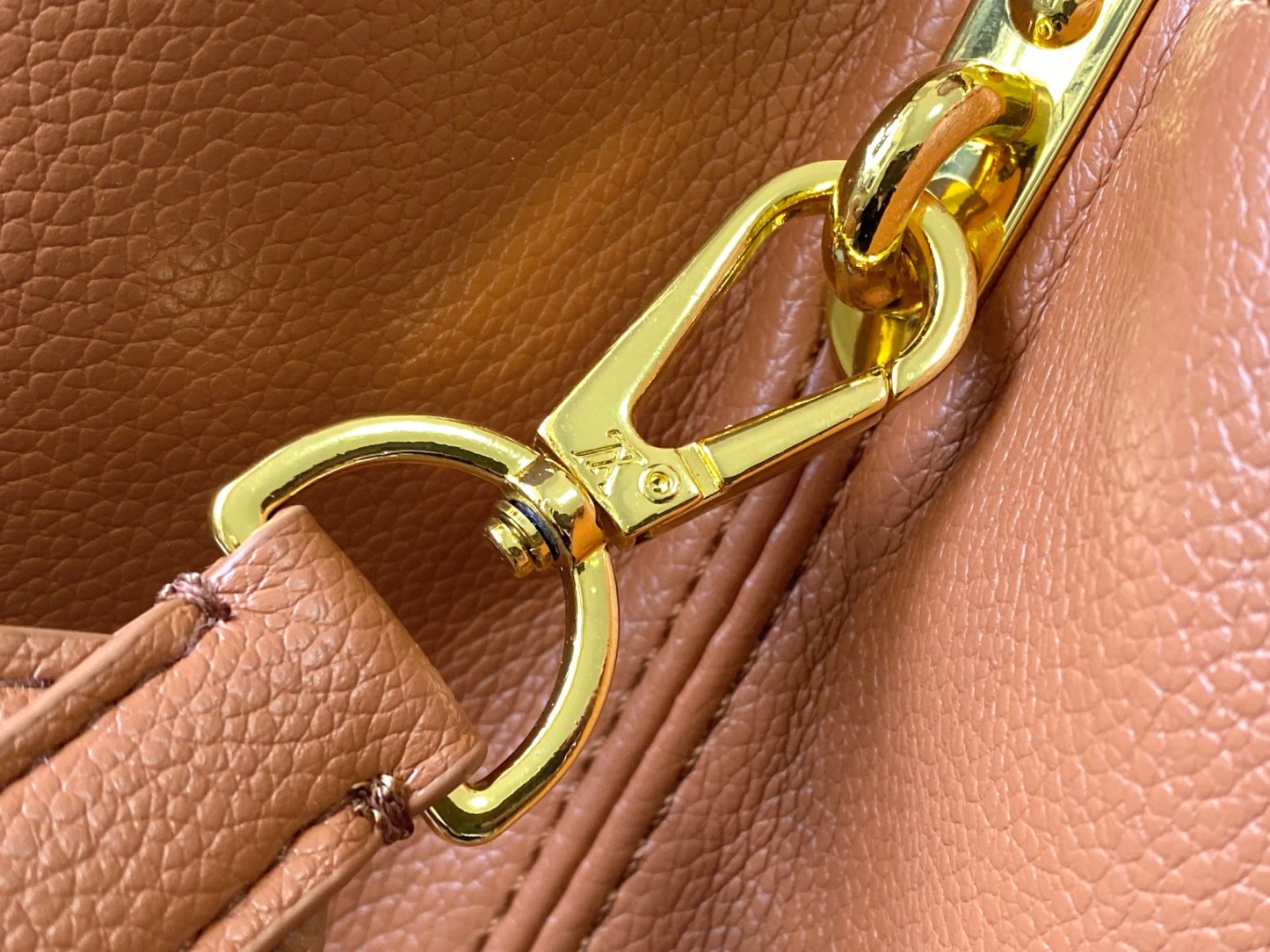 LOUIS VUITTON ルイヴィトン CapucinesSouple クロスボディバッグ M24607
