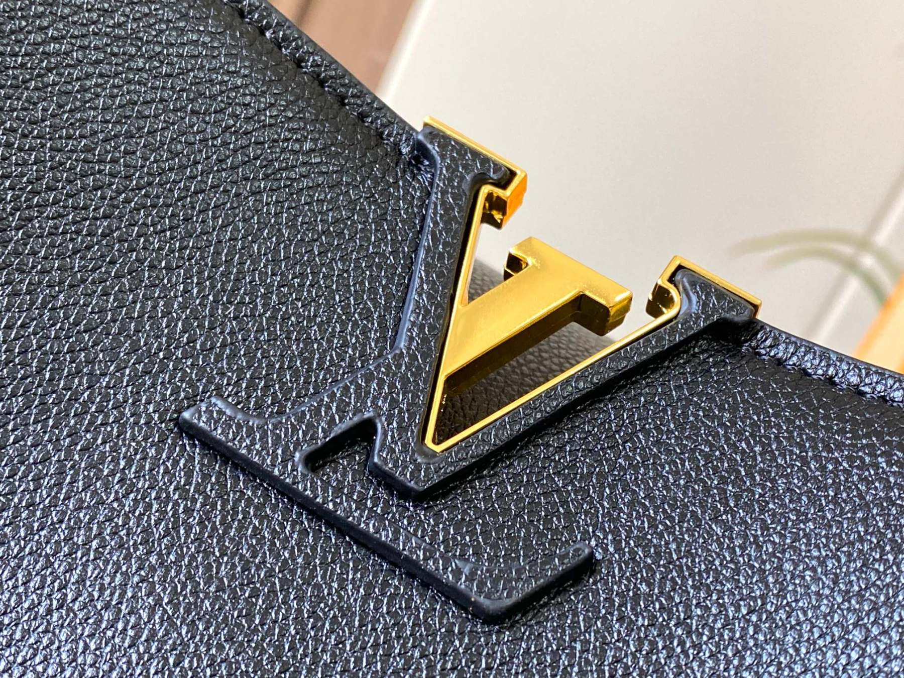 LOUIS VUITTON ルイヴィトン CapucinesSouple クロスボディバッグ M24607