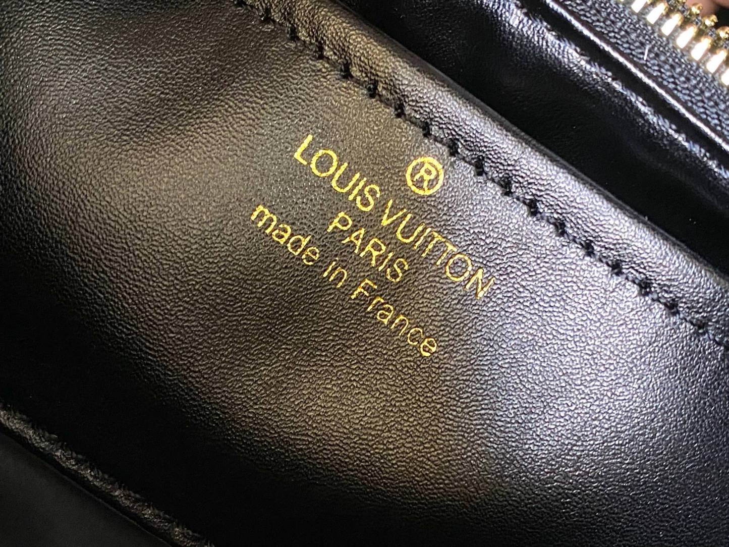 LOUIS VUITTON ルイヴィトン CapucinesSouple クロスボディバッグ M24607