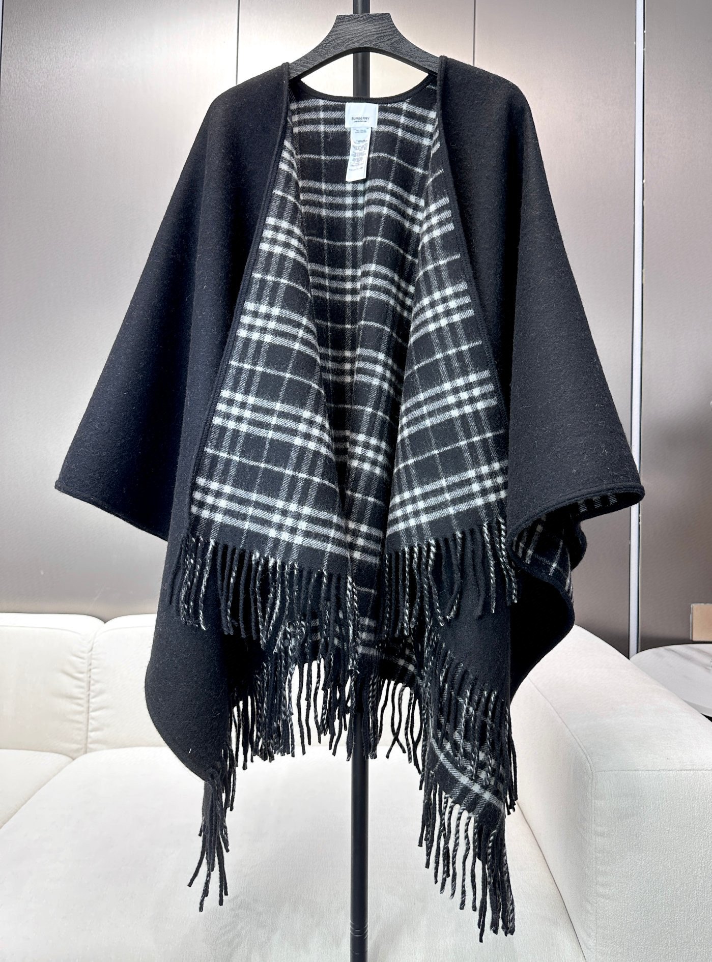 【BURBERRY旗艦店】バーバリー マント ショール ご好評に付き再入荷！