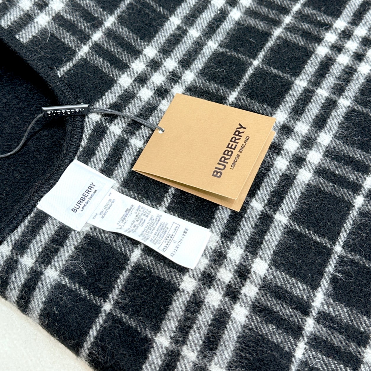 【BURBERRY旗艦店】バーバリー マント ショール ご好評に付き再入荷！
