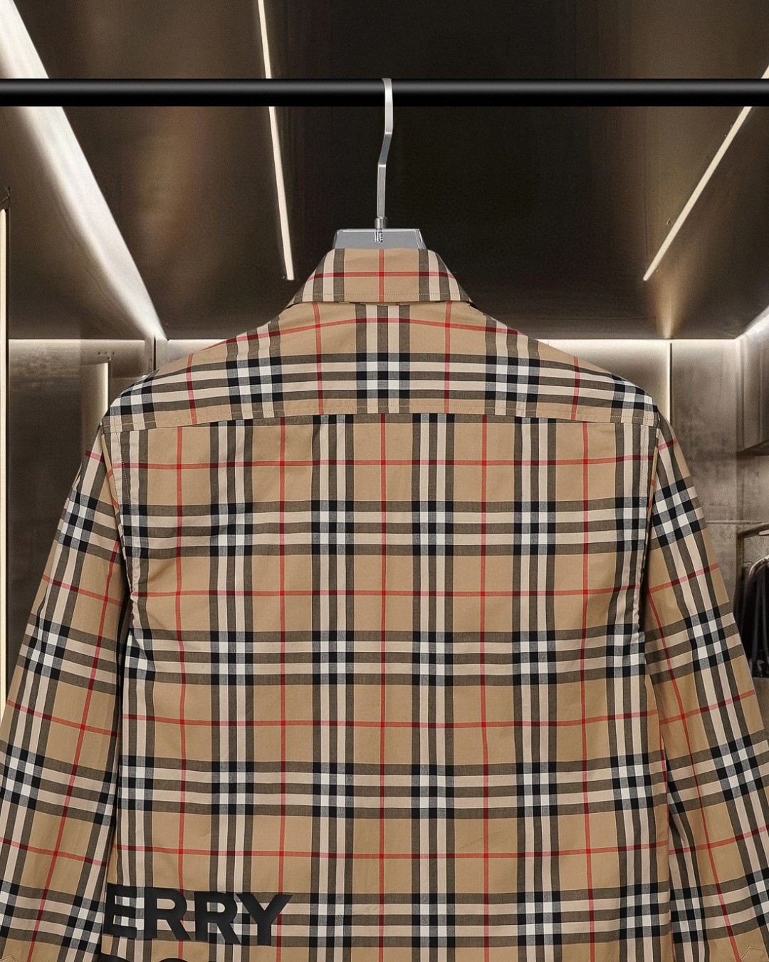 【BURBERRY旗艦店】（バーバリー）長袖シャツ、ご好評に付き再入荷！