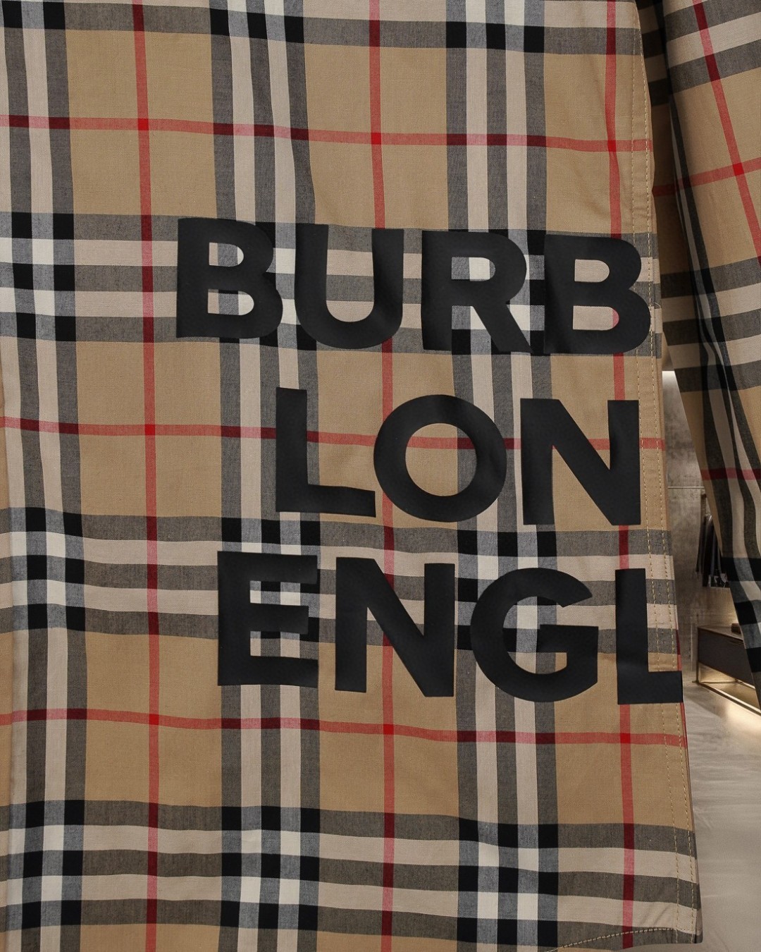 【BURBERRY旗艦店】（バーバリー）長袖シャツ、ご好評に付き再入荷！
