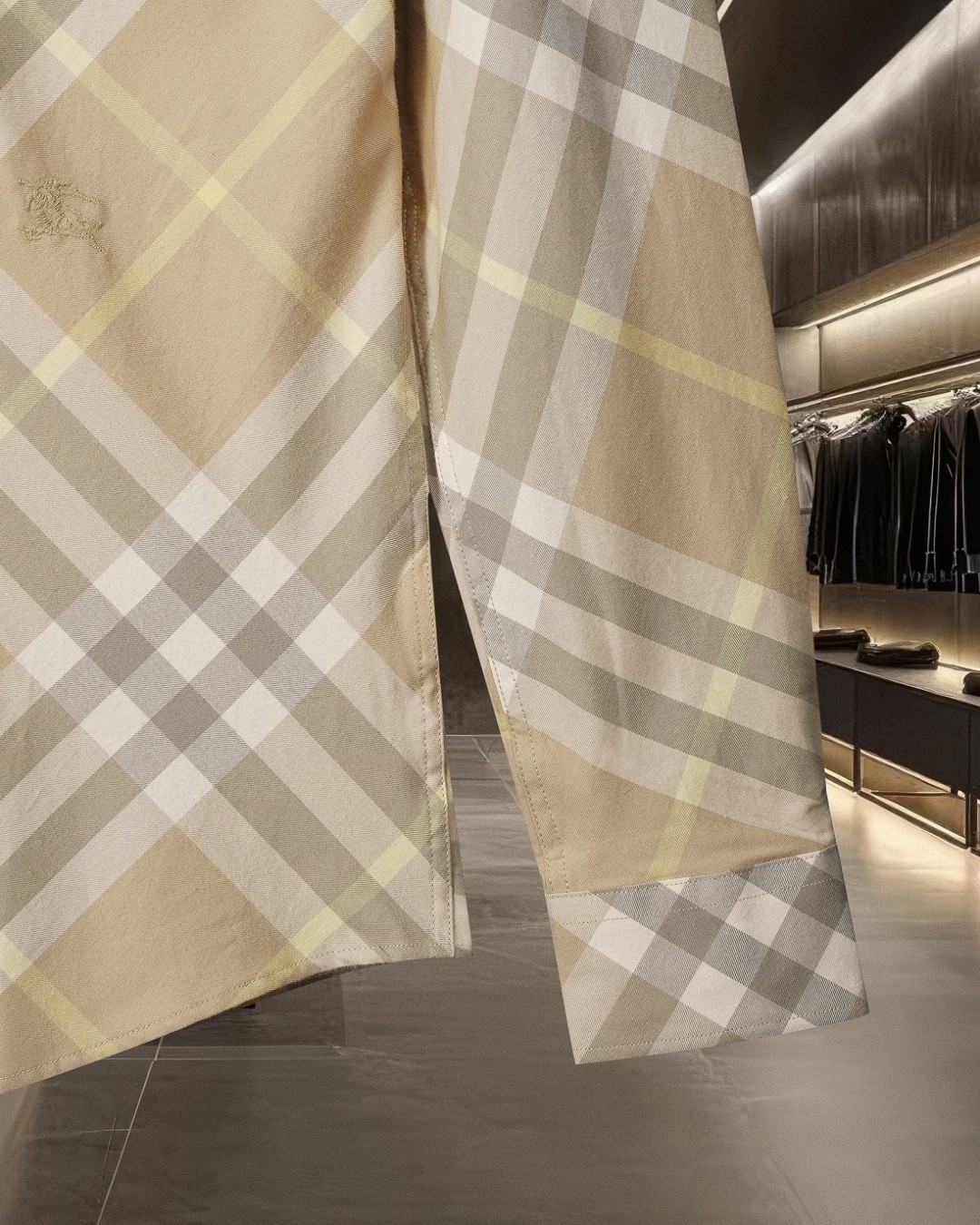 【BURBERRY旗艦店】（バーバリー）長袖シャツ、ご好評に付き再入荷！