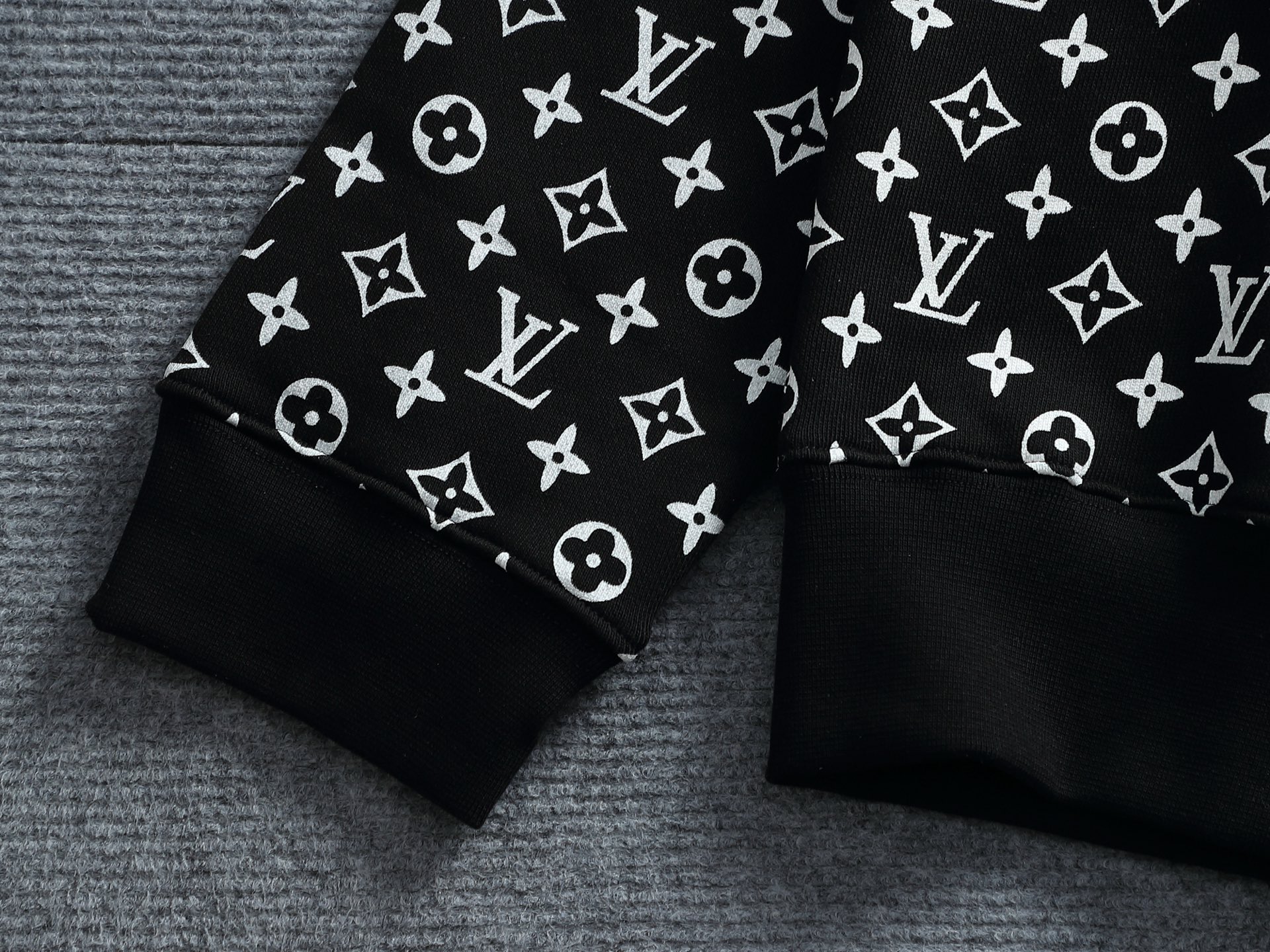 【LOUIS VUITTON】長袖 T シャツ