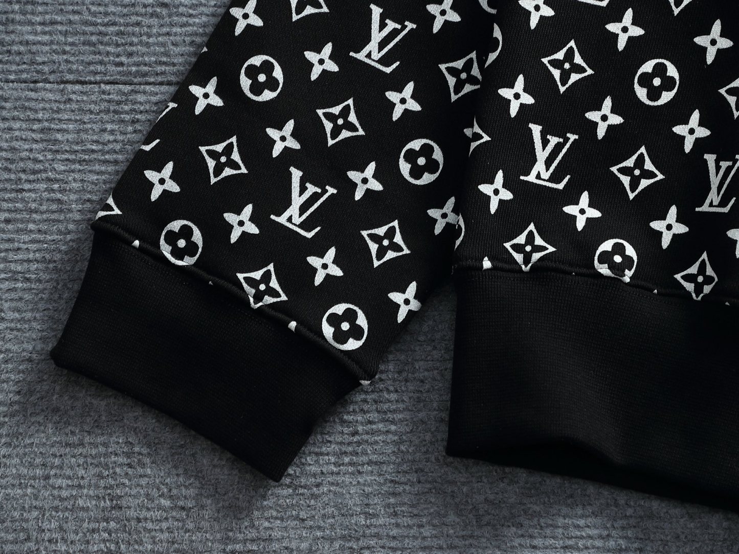 【LOUIS VUITTON】長袖 T シャツ