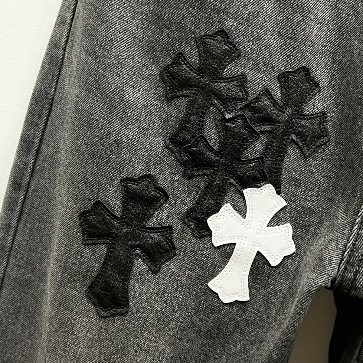 【CHROME HEARTS 公式旗艦店】クロムハーツ ジーパン、ご好評に付き再入荷！