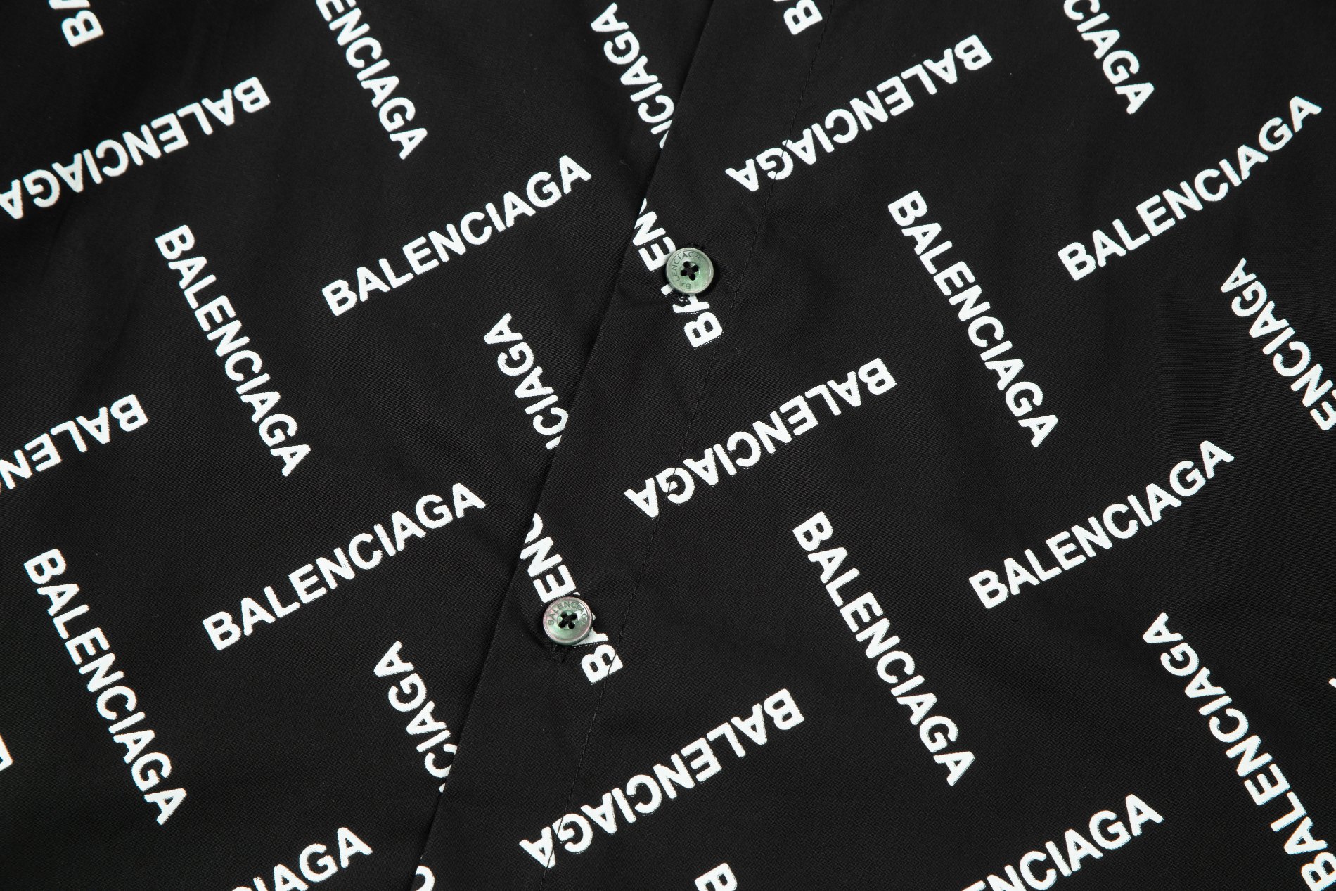 【BALENCIAGA 公式旗艦店】バレンシアガ シャツ ご好評に付き再入荷 240715