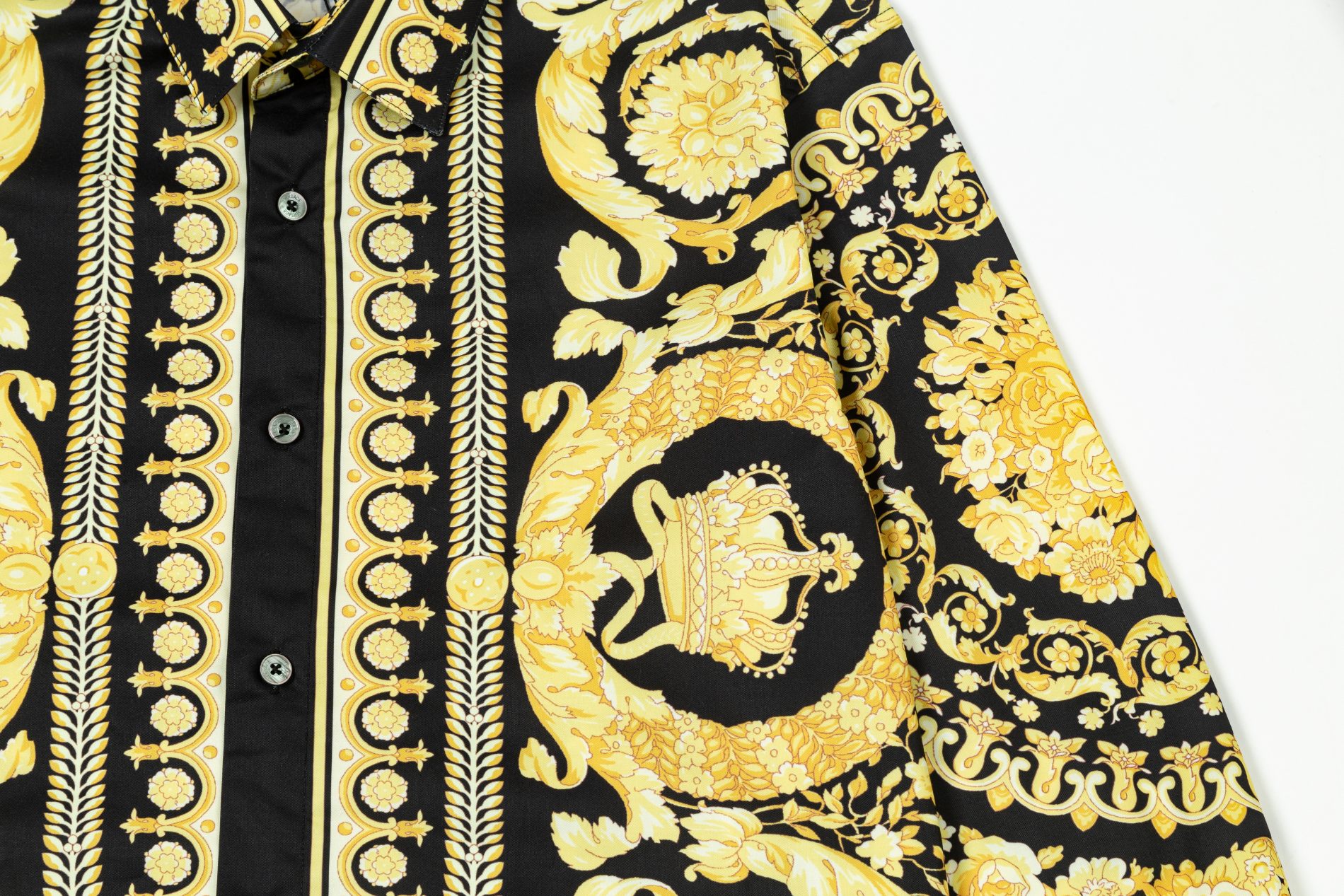 【VERSACE 公式旗艦店】ヴェルサーチ シャツ ご好評に付き再入荷 240716
