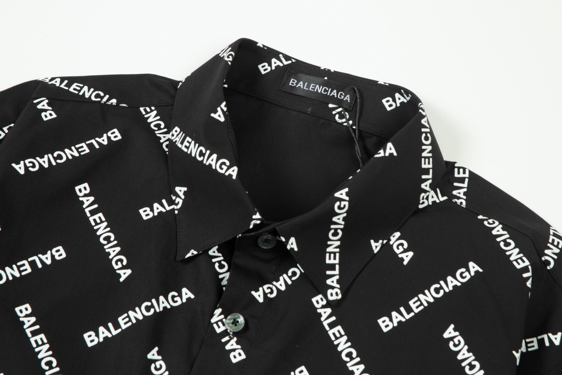 【BALENCIAGA 公式旗艦店】バレンシアガ シャツ ご好評に付き再入荷 240715