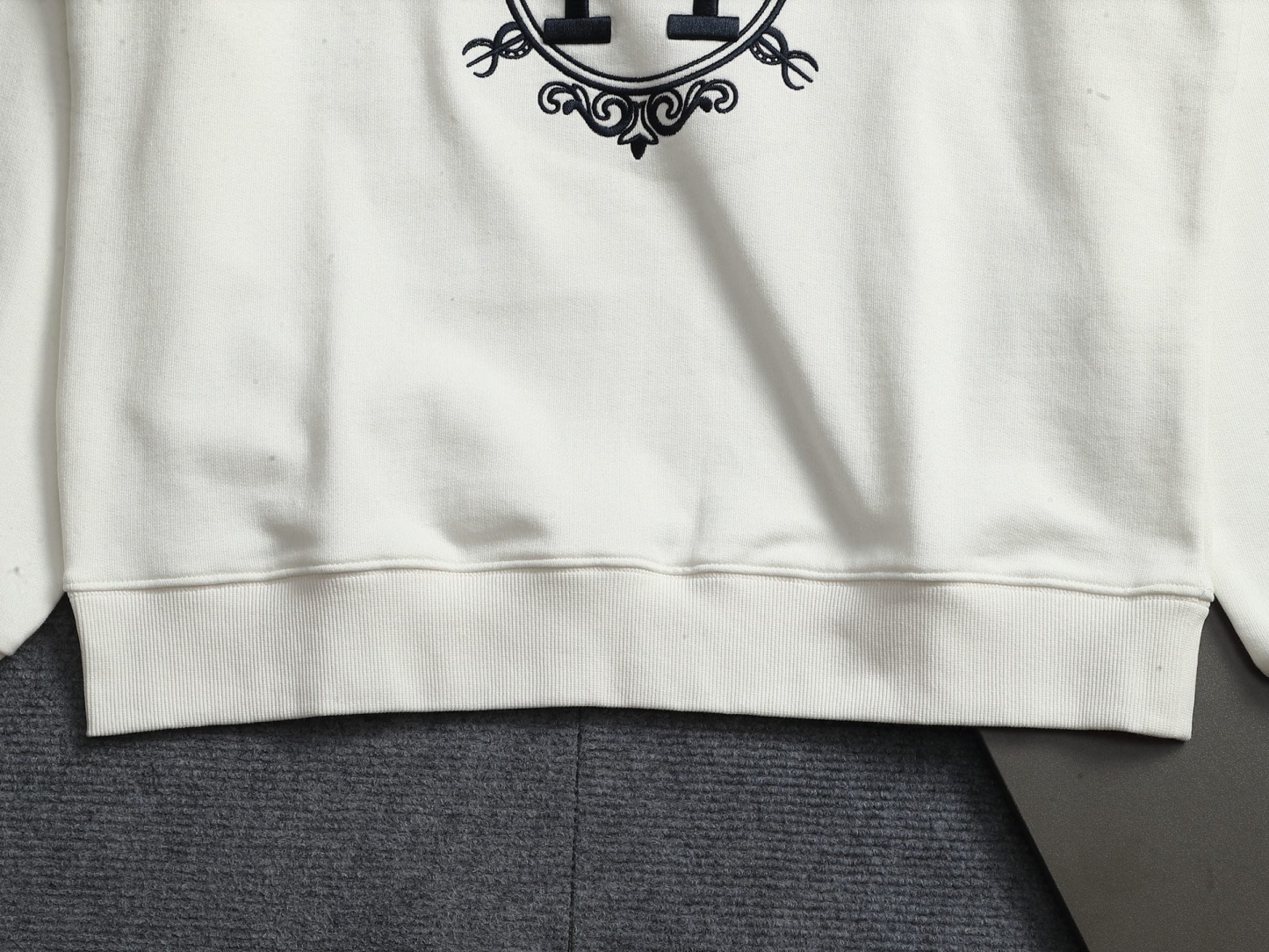 【HERMES】刺繍長袖 T シャツ