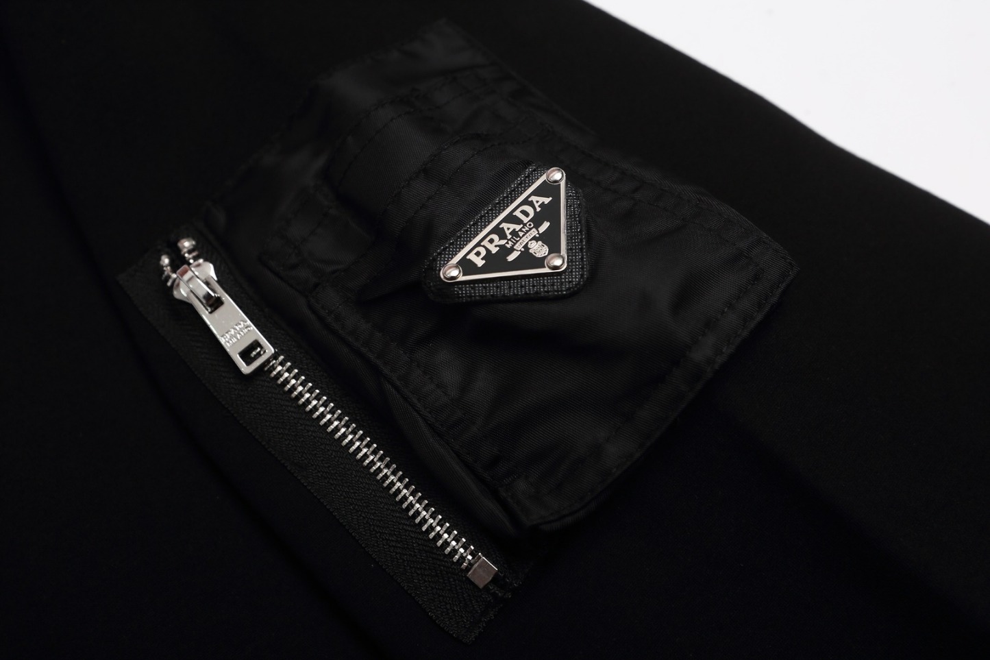 【PRADA】長袖 T シャツ