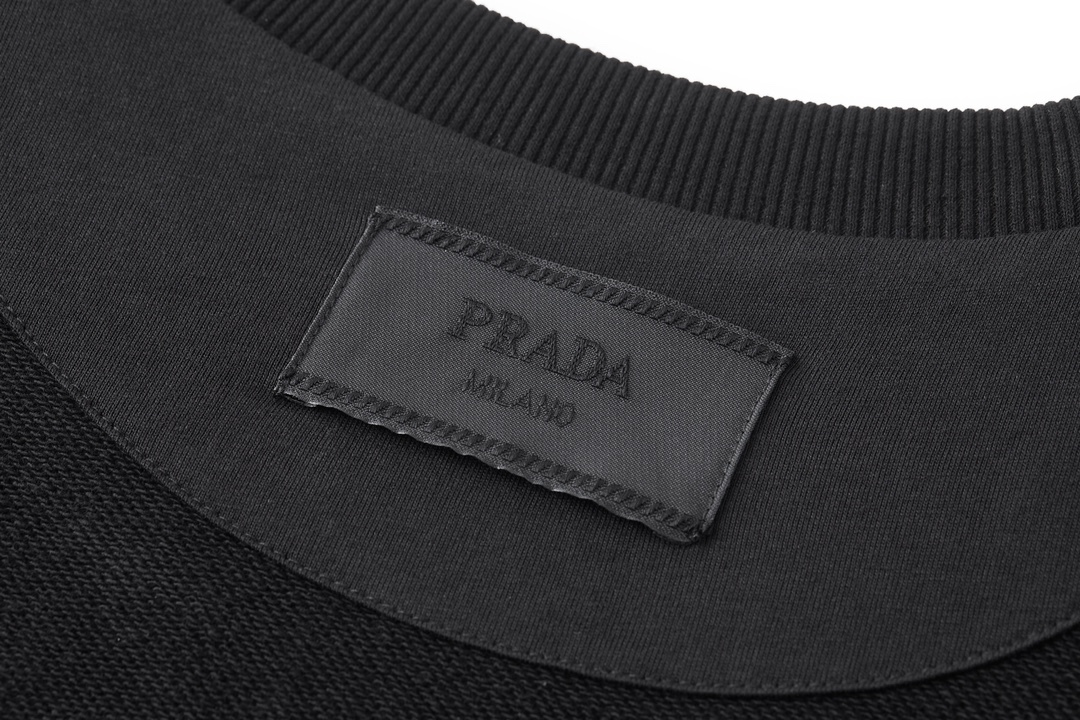 【PRADA】長袖 T シャツ