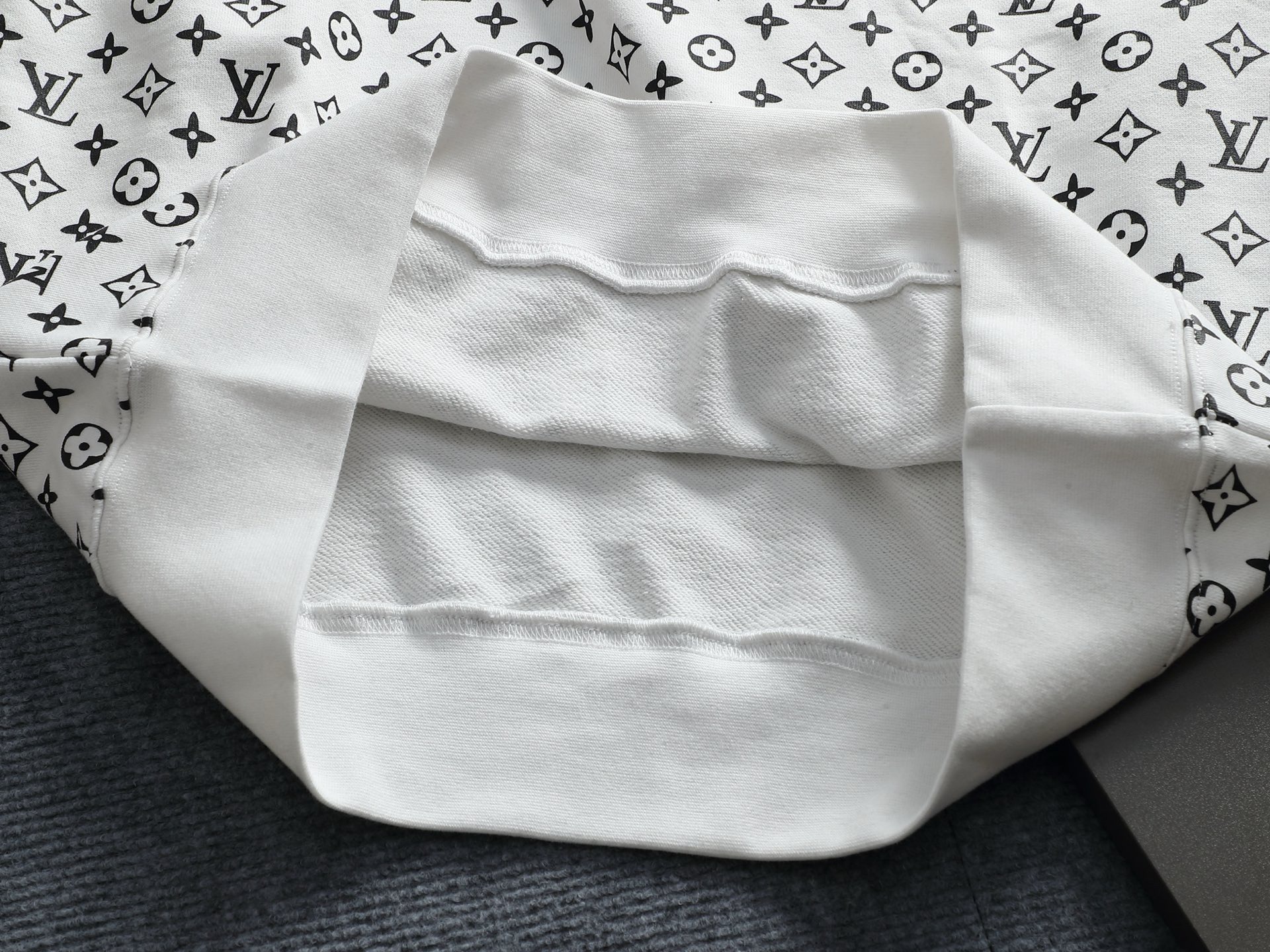 【LOUIS VUITTON】長袖 T シャツ