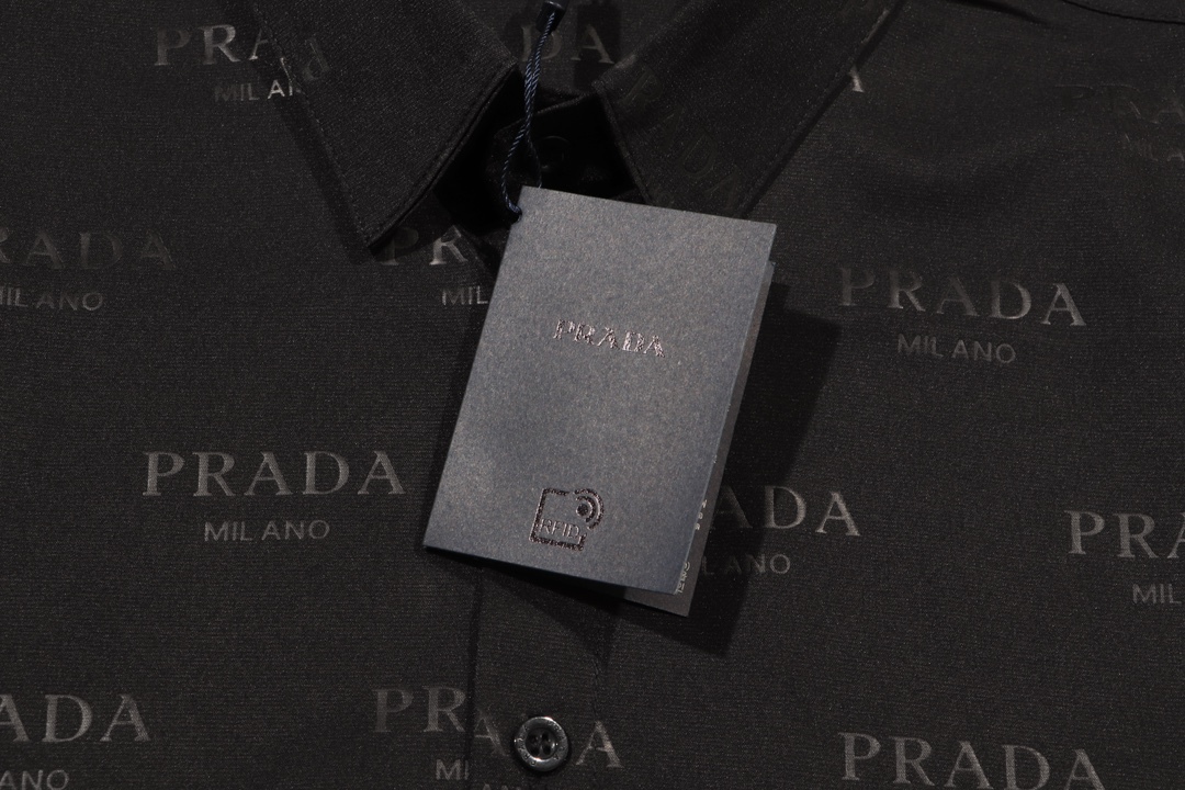 【PRADA 公式旗艦店】プラダ シャツ ご好評に付き再入荷 240803