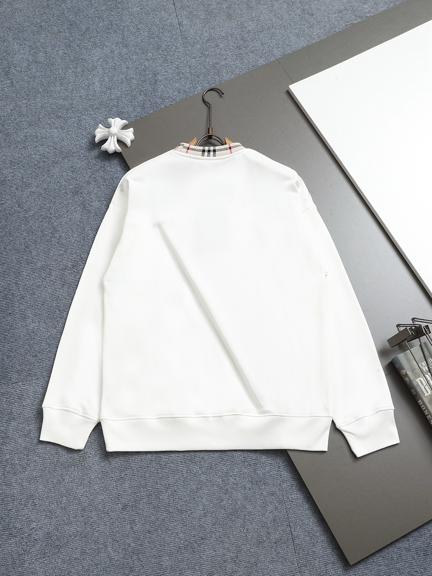 【BURBERRY】刺繍長袖 T シャツ