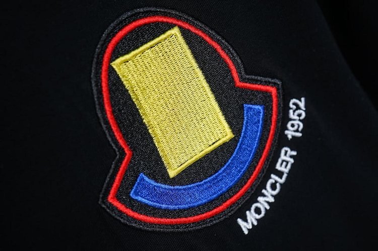 【Moncler 】（モンクレール）男女兼用、ご好評に付き再入荷！
