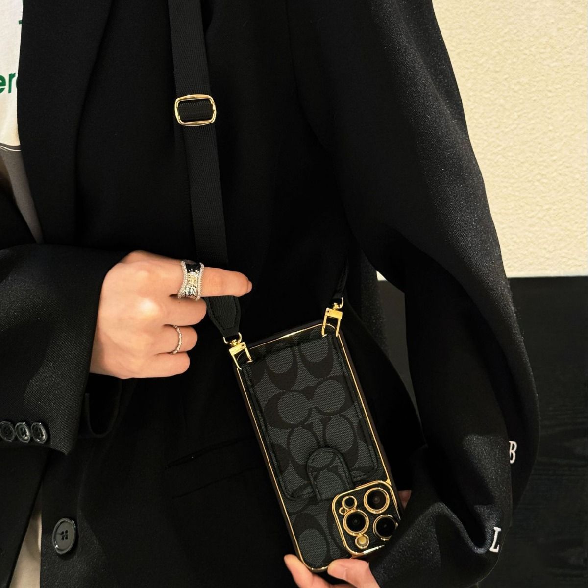 COACH コーチ 携帯電話ケース 適用対象13/14/15/16promax