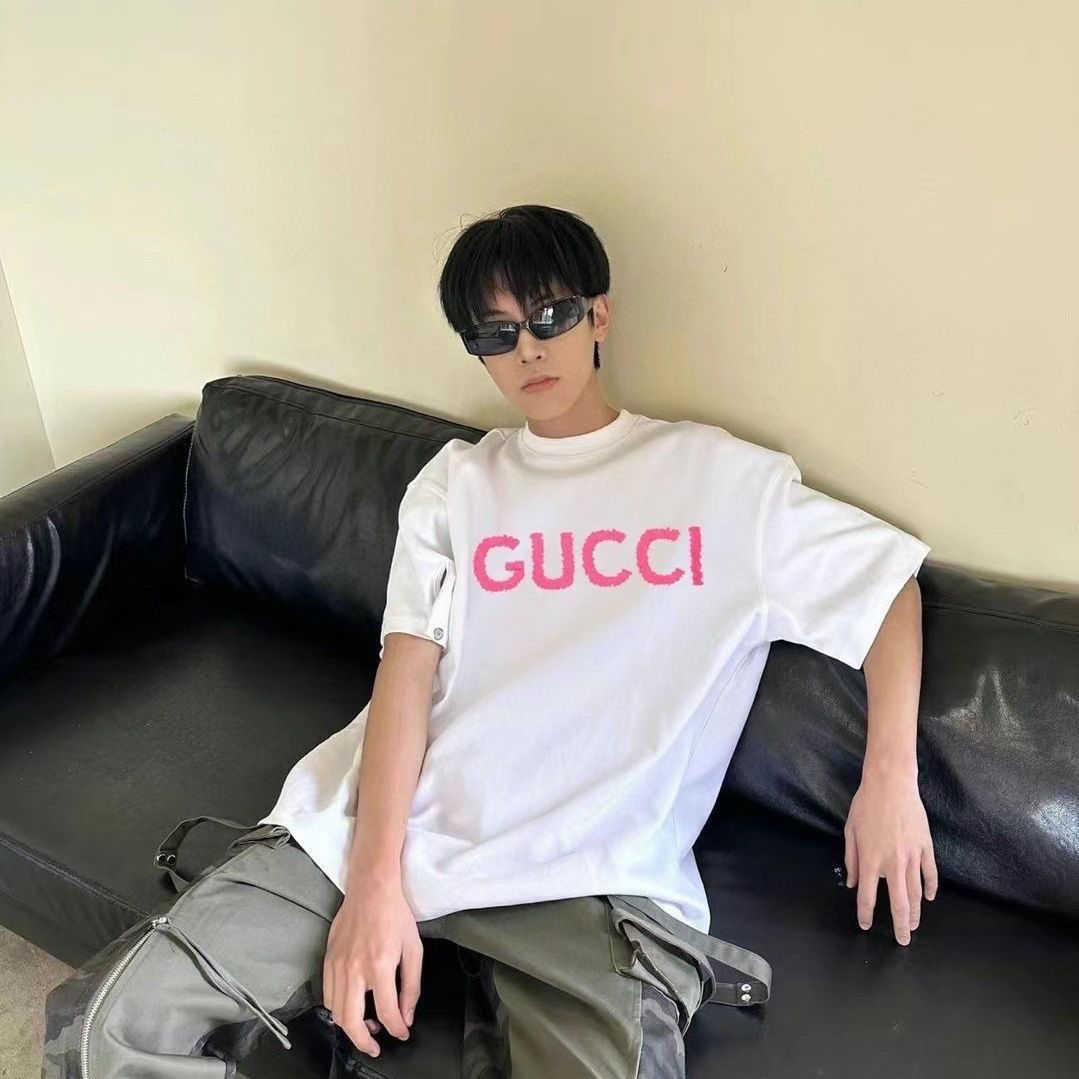 【Gucci 】（グッチ）Tシャツ 男女兼用、ご好評に付き再入荷！