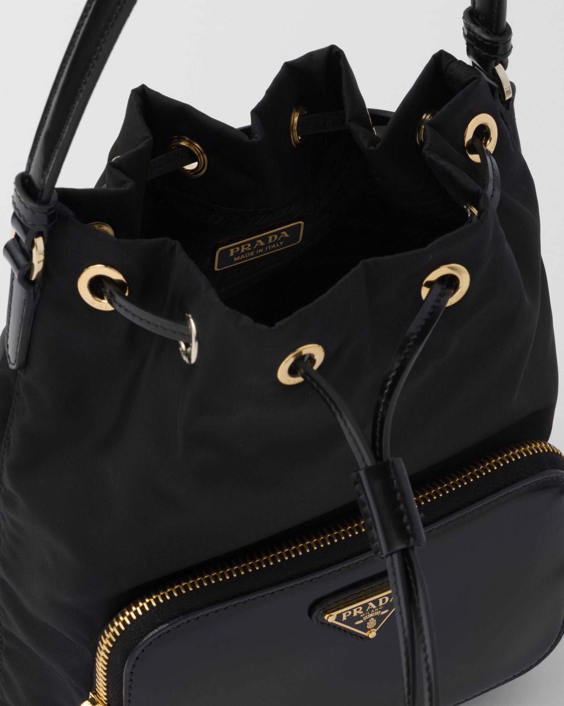 Re-Nylon xブラッシュドレザー バッグ