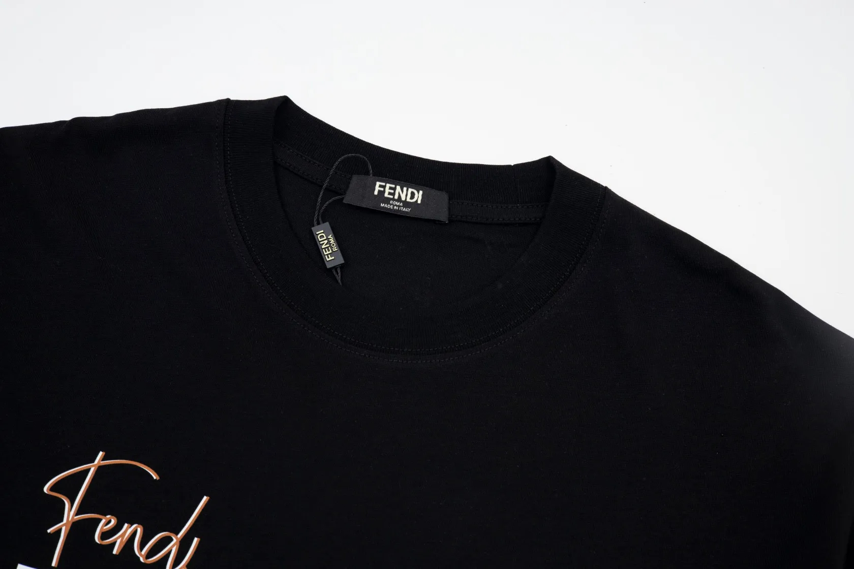 【FENDI 公式旗艦店】フェンディ Tシャツご好評に付き再入荷！