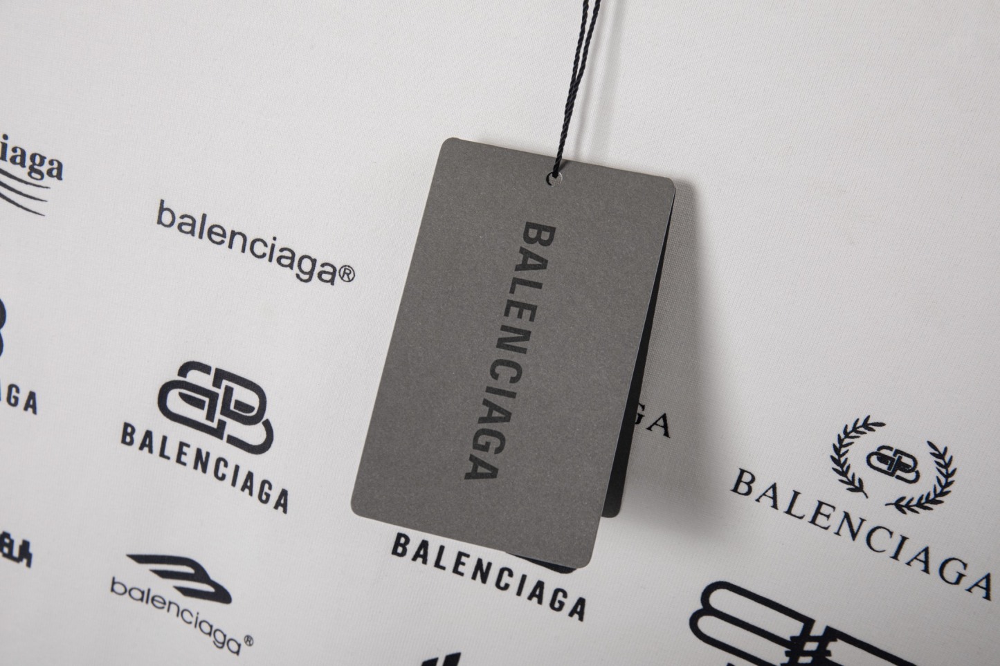 【BALENCIAGA】プリント長袖 T シャツ