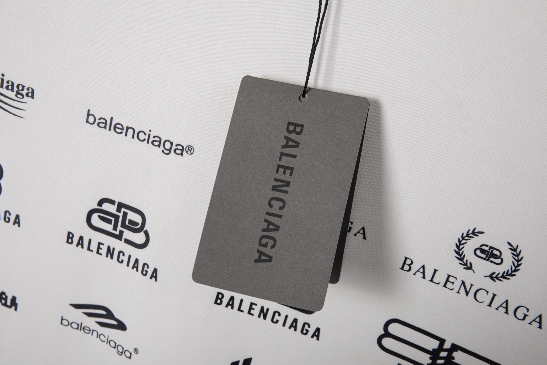 【BALENCIAGA】プリント長袖 T シャツ