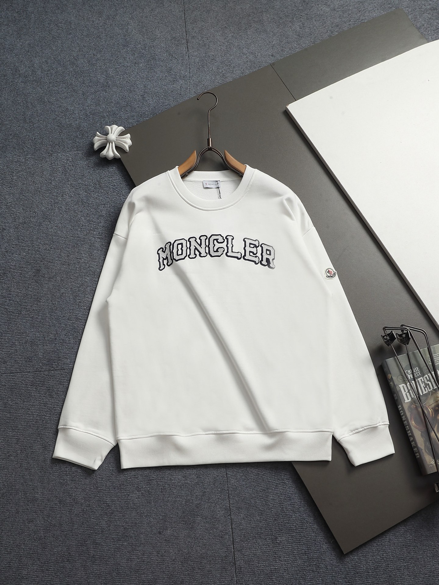 【MONCLER】刺繍長袖 T シャツ